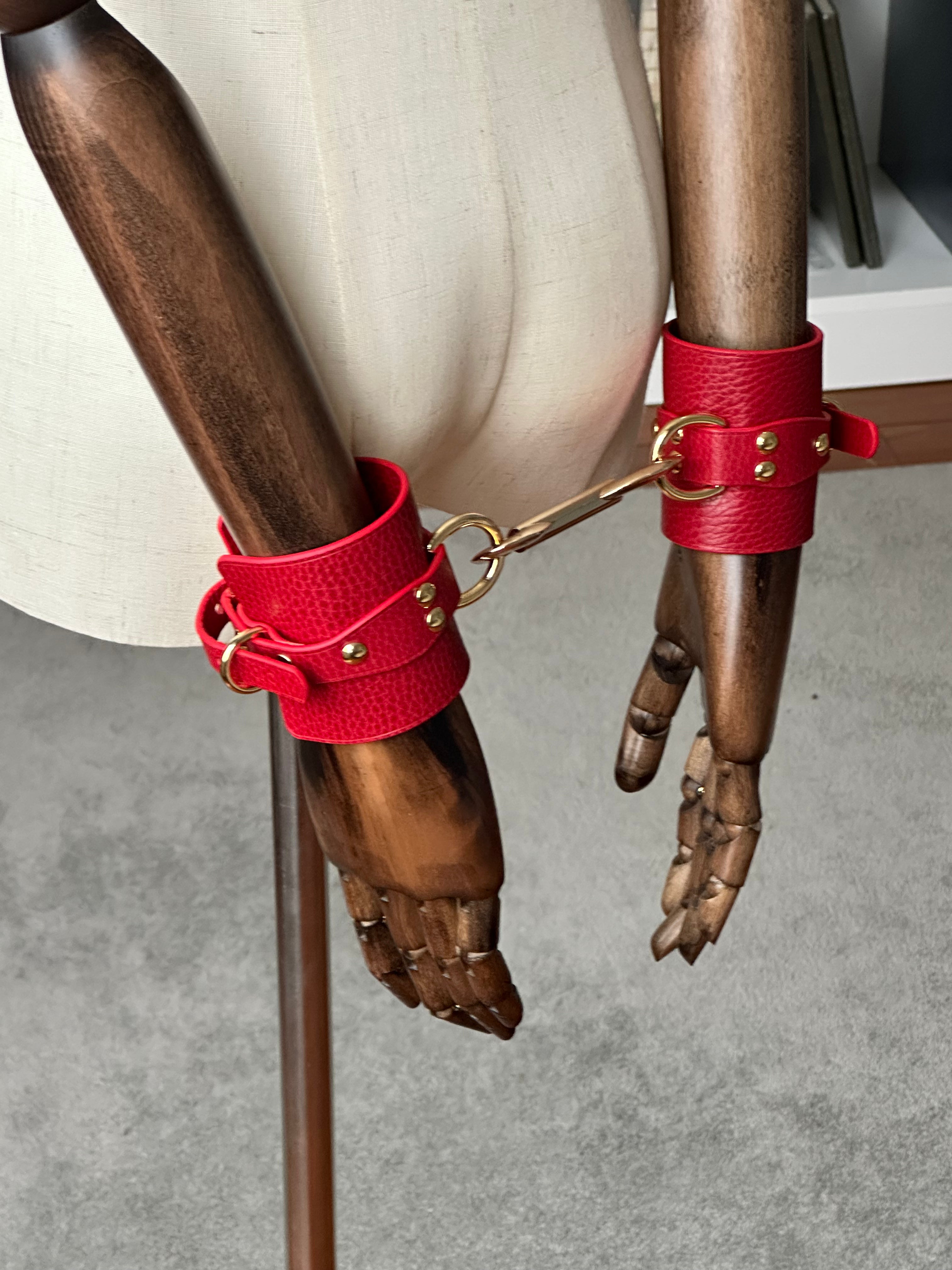 Kiro Classic Cuffs