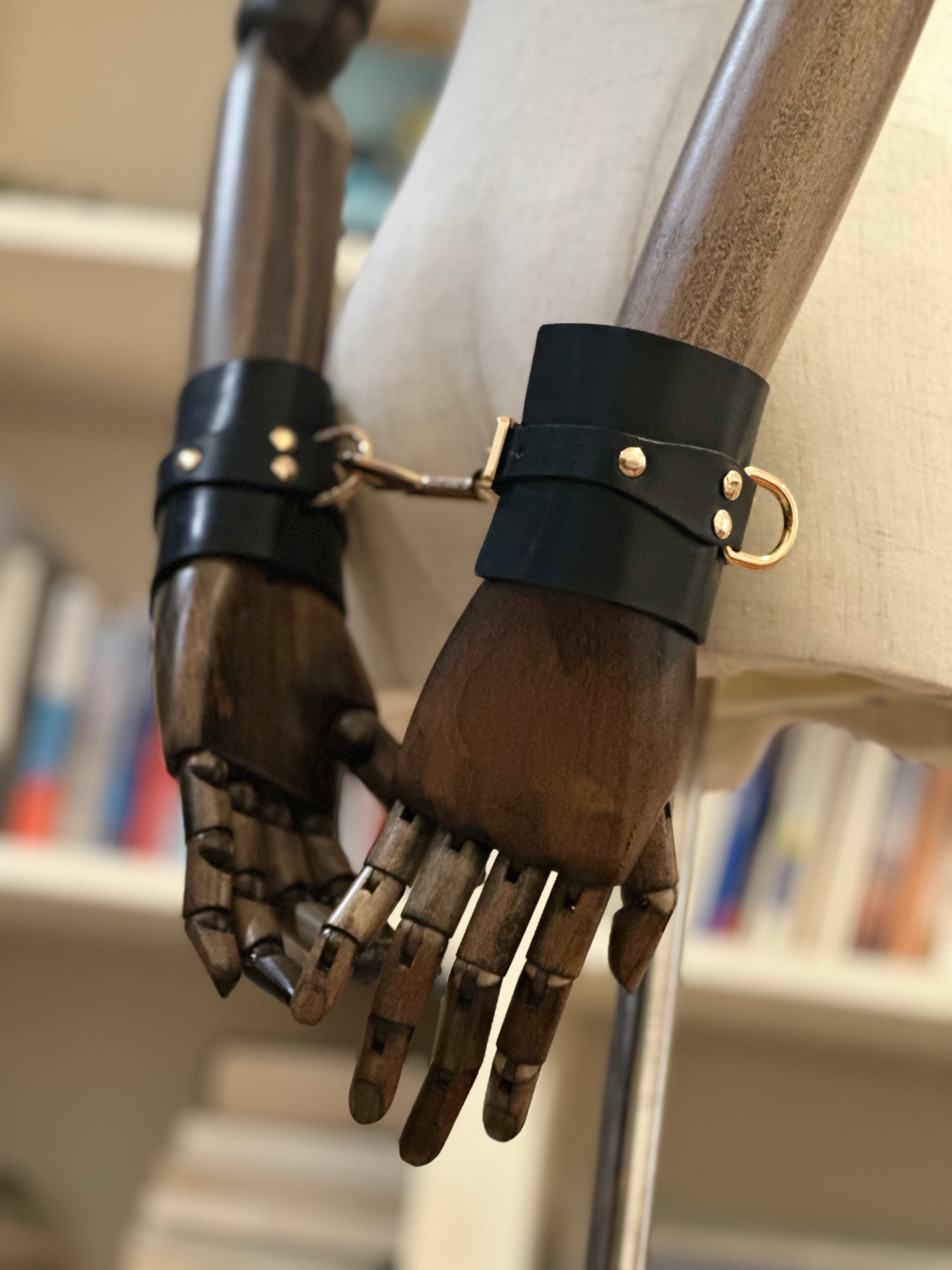 Kiro Classic Cuffs