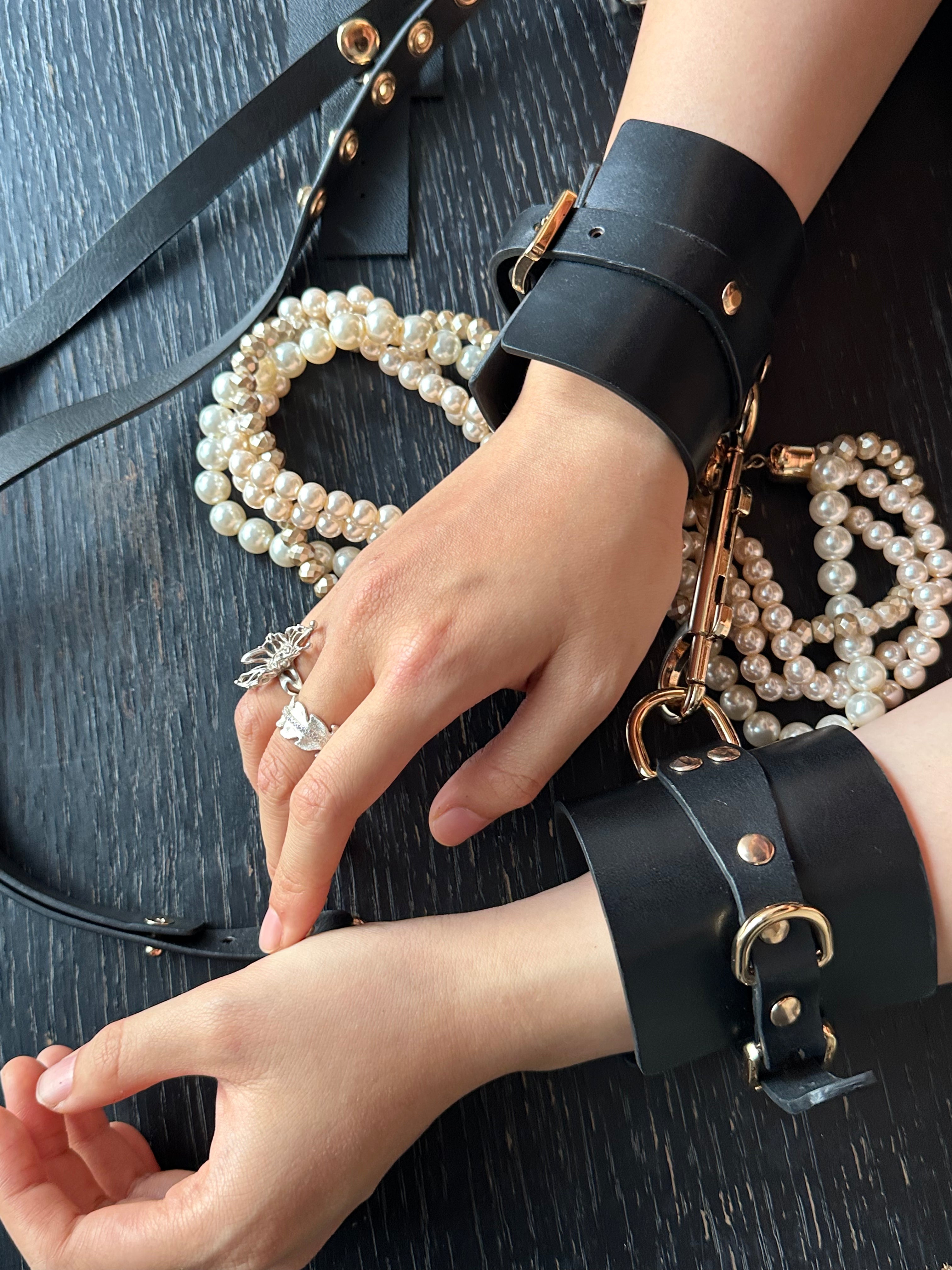 Kiro Classic Cuffs